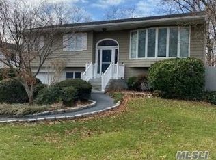 7 Woodbury Rd, Hauppauge, NY 11788