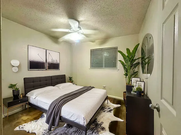 South Castle Apartments — Photo 38