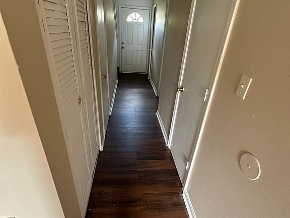 3rd image of 4806 Fegenbush Ln