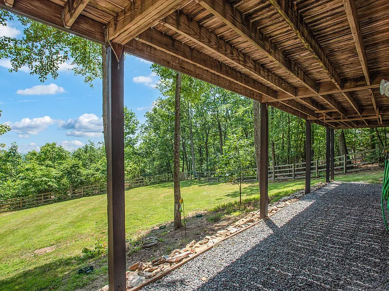 1619 Summit Dr — Photo 36
