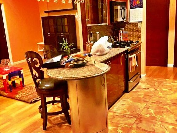 4th image of 2901 Emmons Ave #2