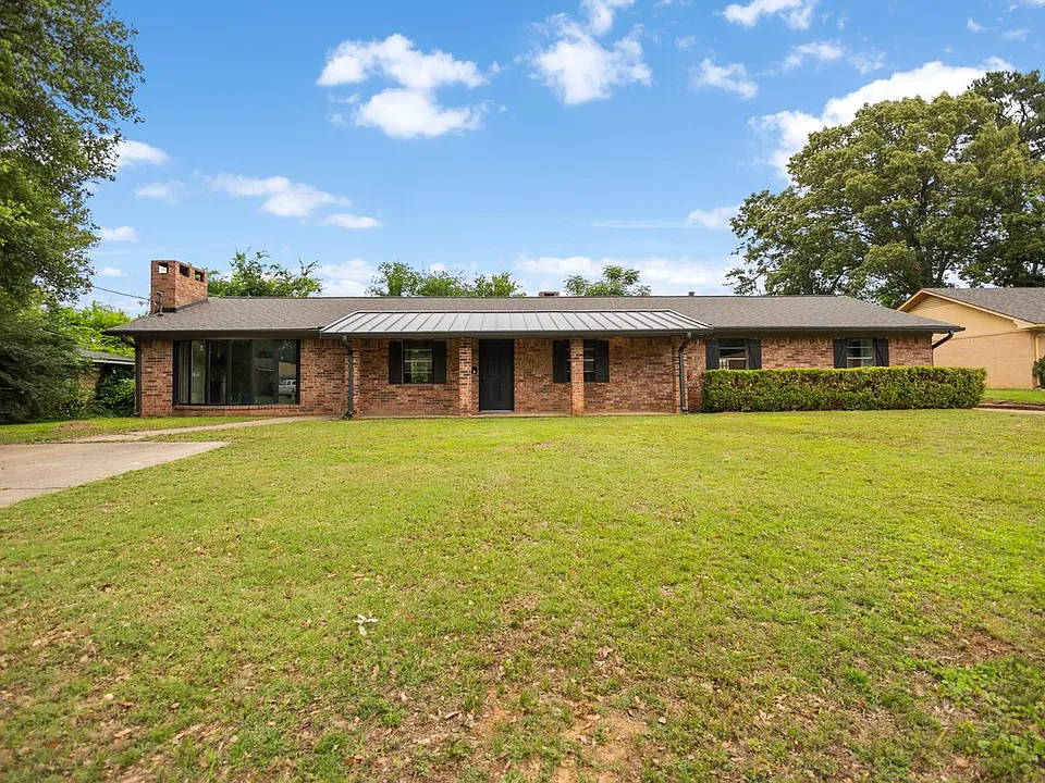 3007 Royal Dr