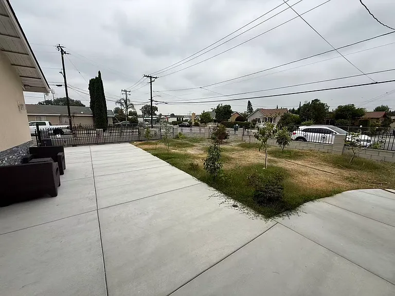 3326 Barnes Ave — Photo 3