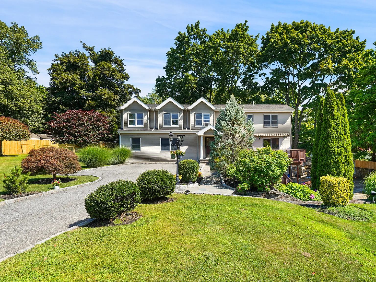 4 bed, $5,300 — Photo 2