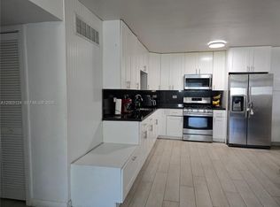 465 S Royal Poinciana Blvd APT 10B, Miami Springs, FL 33166
