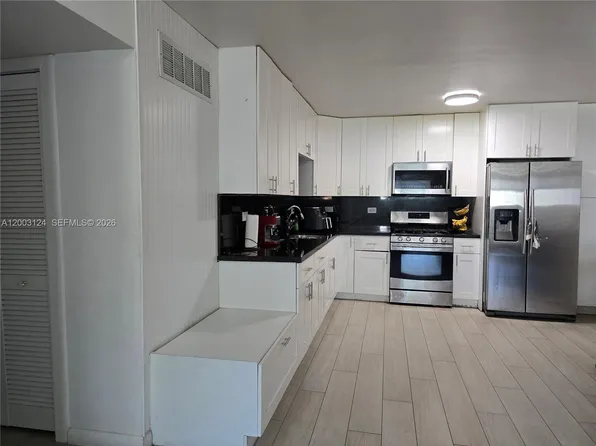 465 S Royal Poinciana Blvd APT 10B, Miami Springs, FL 33166