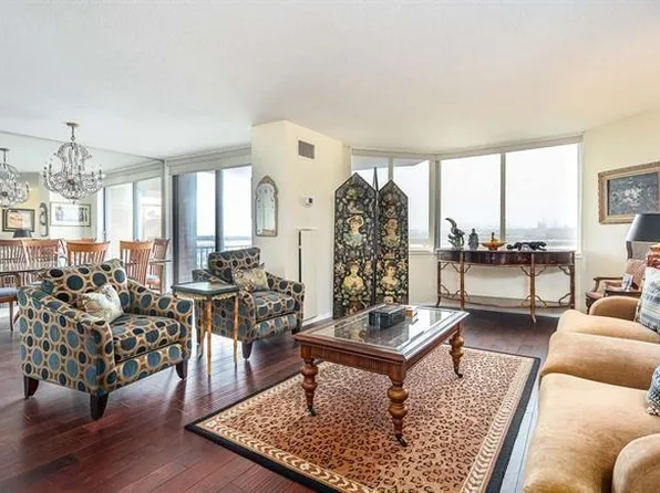 935 Harmon Cove Tower #935, Secaucus, NJ 07094