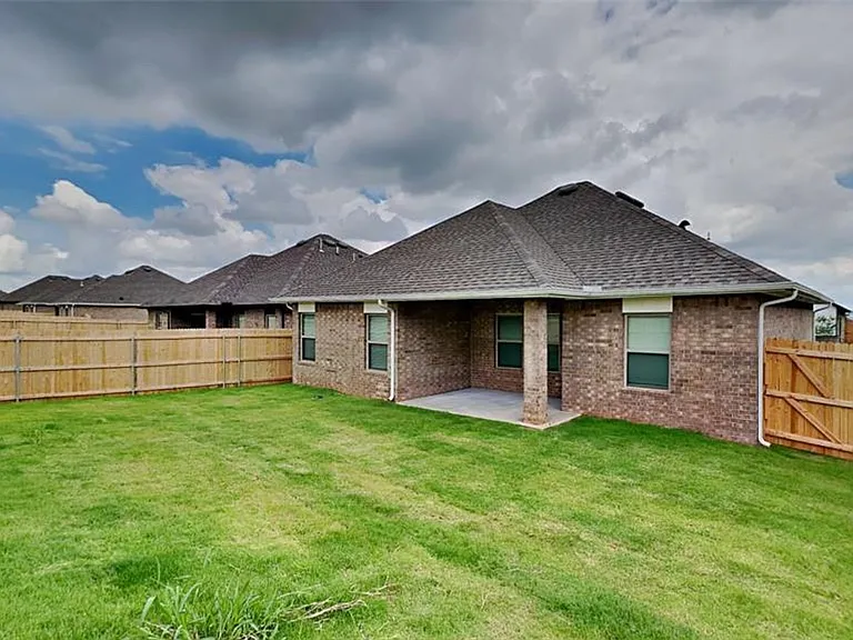 6904 Labelle Dr — Photo 15