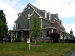 396 Oneida St, Delafield, WI 53018