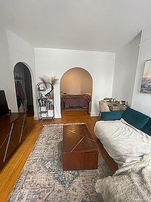 2nd image of 909 Manhattan Ave #2B