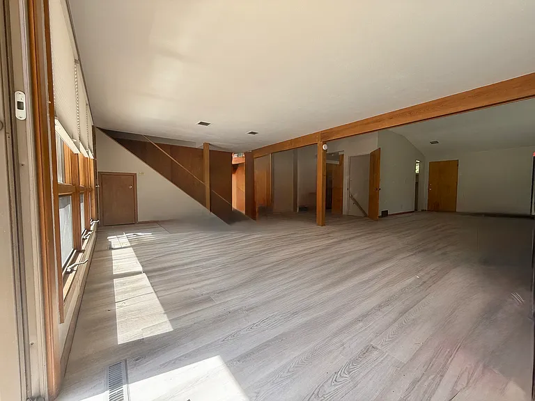 503 Hessel Blvd — Photo 26
