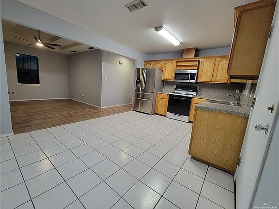5th image of 922 N B St