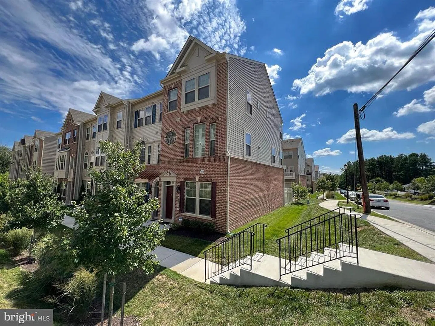 Bright and airy 3bd 3.5bth garage townhome located in Shannon Glen community. — Photo 2