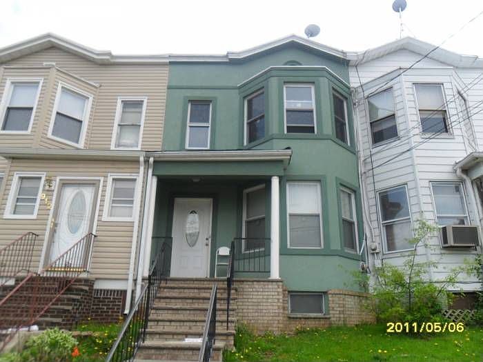 2nd image of 918 Grove St