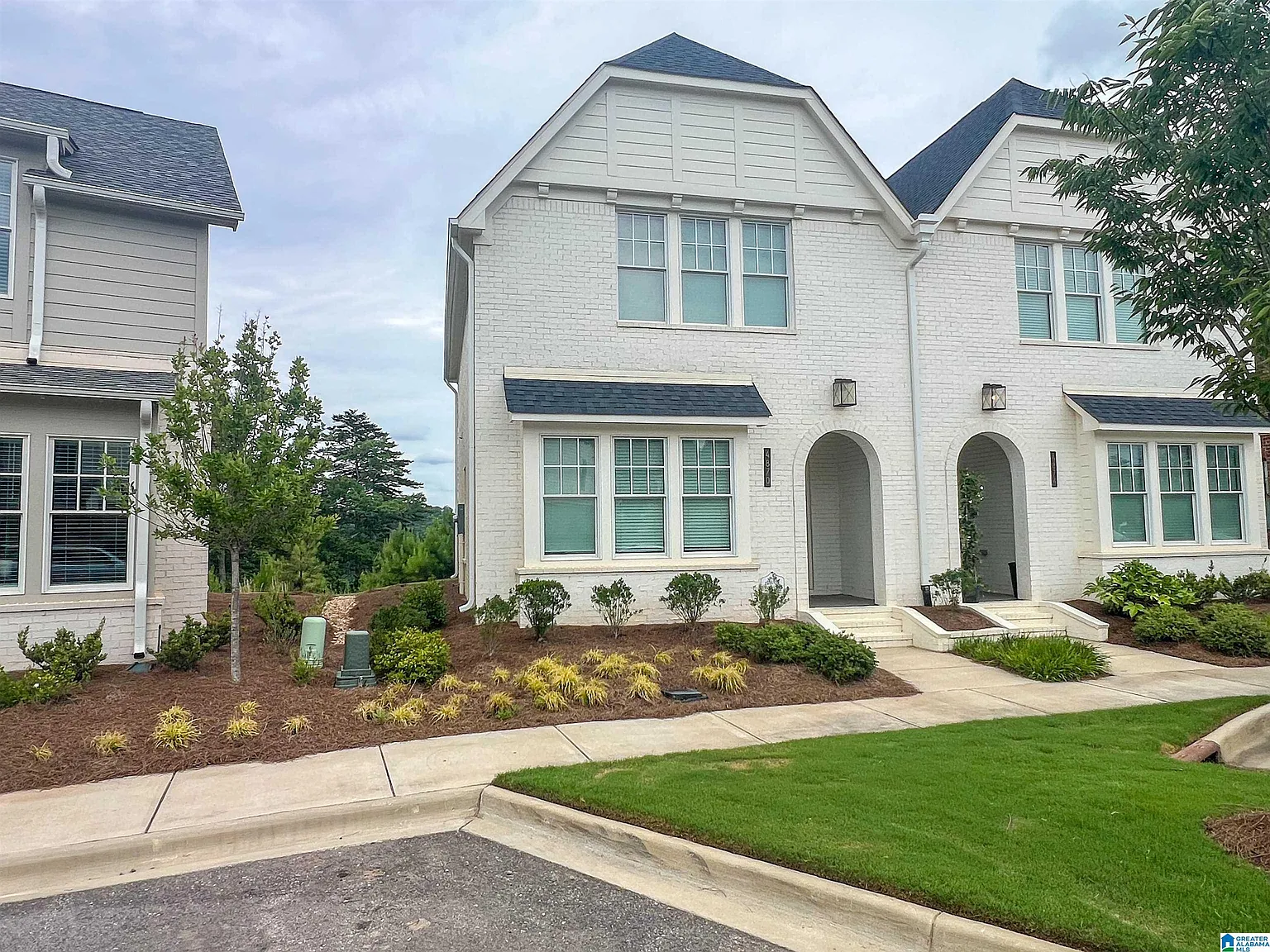 2 bed, 2.5 bath, 1435 sqft, $2,200 — Photo 2