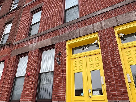 2nd image of 1516 W Diamond St APT D