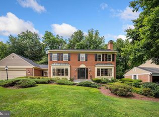 6940 Greentree Rd, Bethesda, MD 20817