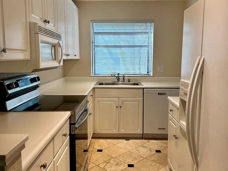 2681 Oak Rd #220 — Photo 1