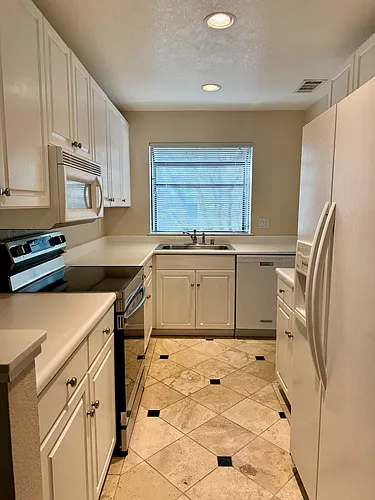 2681 Oak Rd #220 Photo 1