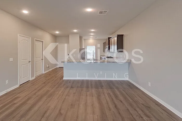 905 NW 4th St — Photo 5