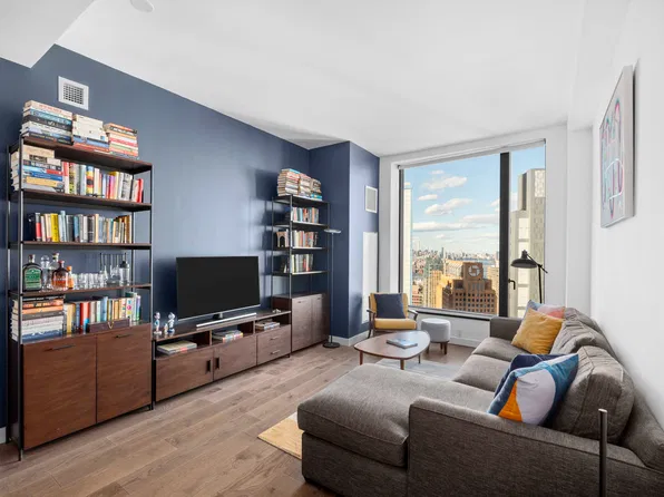 11 Hoyt Street image 1 of 18