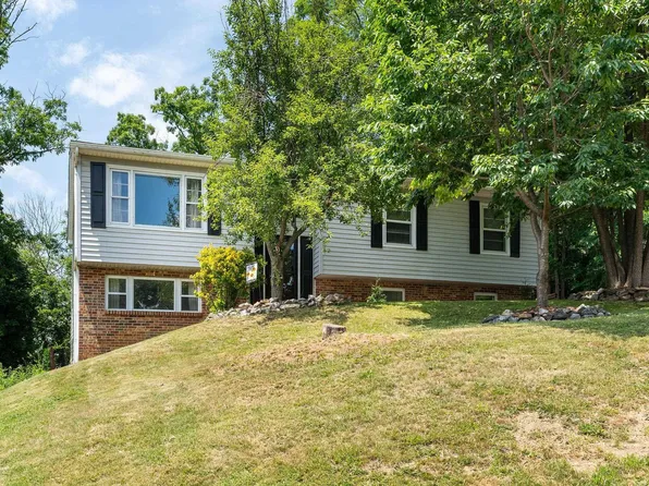 585 Hilltop Dr, Staunton, VA 24401