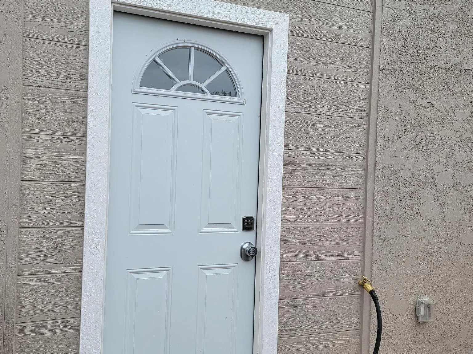 2604 Sierra Vista Ct — Photo 3