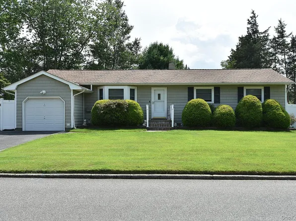 14 Milburn, South Setauket, NY 11720