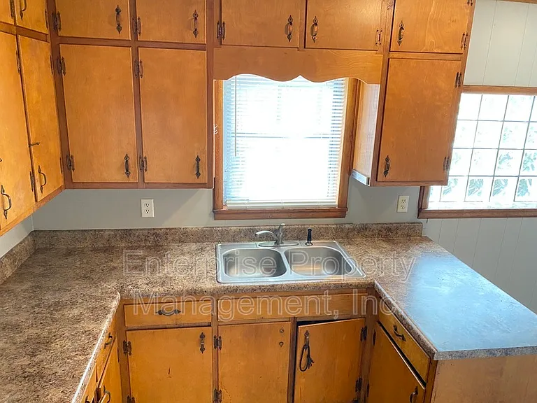 605 Houston St — Photo 12