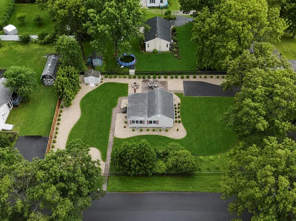 2 Fox Lane, Shoreham, NY 11786