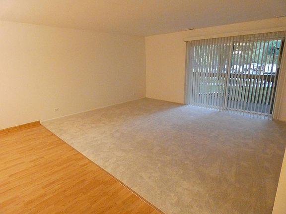 2nd image of 120 Lakeview Dr APT 104