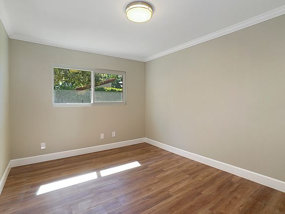 5th image of 936 Yosemite Ct