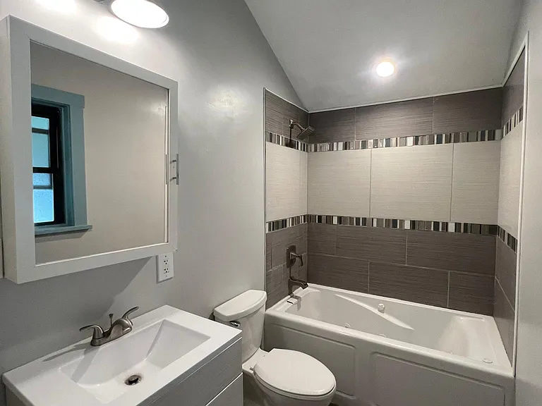 2nd floor bathroom with jetted tub