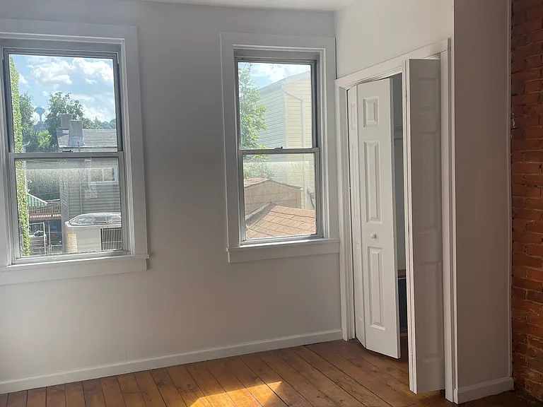 4520 Liberty Ave — Photo 9