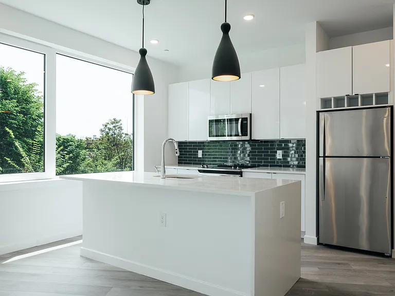 130 Monitor Street — Photo 16