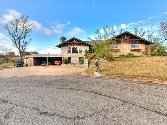 2nd image of 2203 Ravenwood Ln