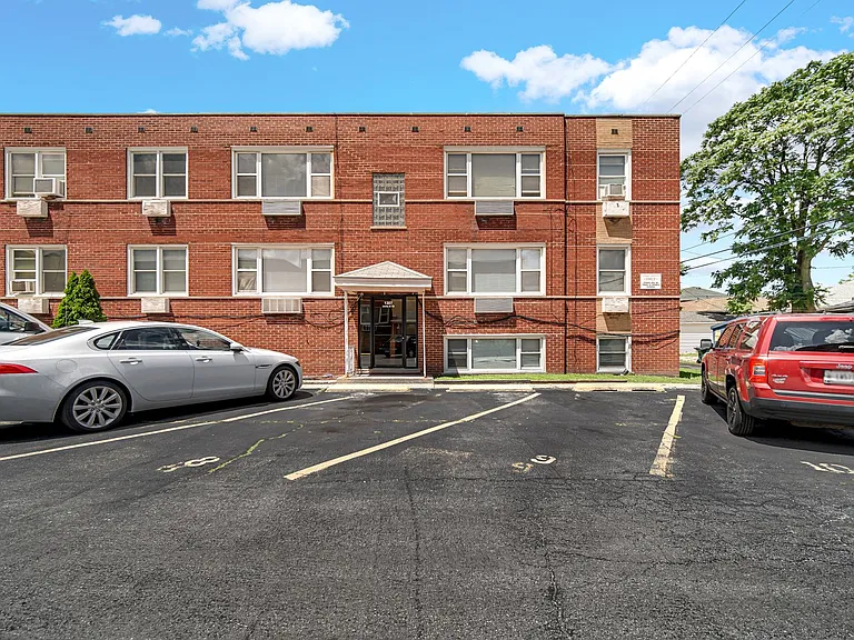 1307 Calumet Ave — Photo 3