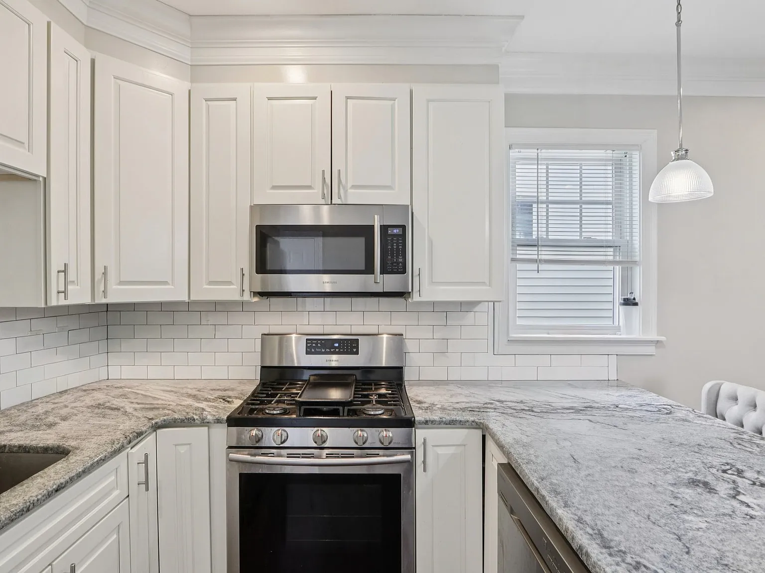 3 bed, 1172 sqft, $3,600 — Photo 3
