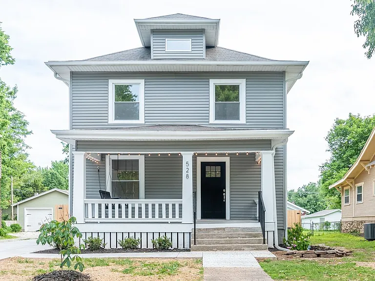 528 E Normal St — Photo 1