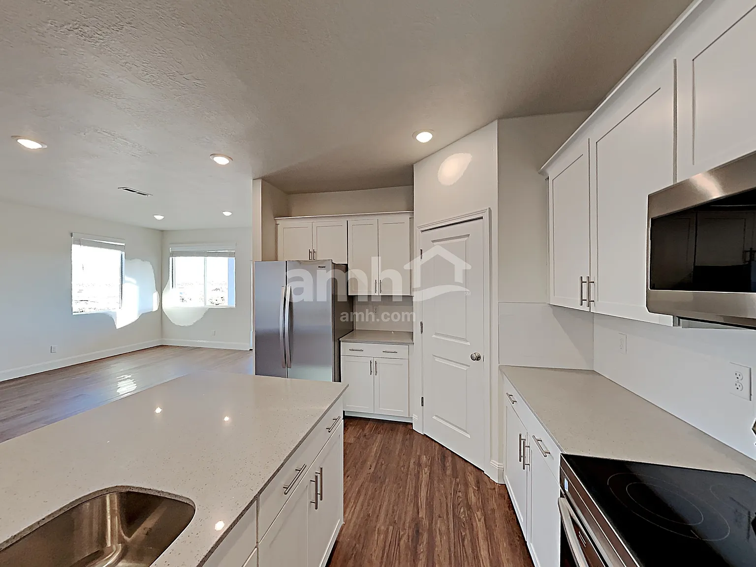 4 bed, 2.5 bath, 2313 sqft, $2,920 — Photo 4