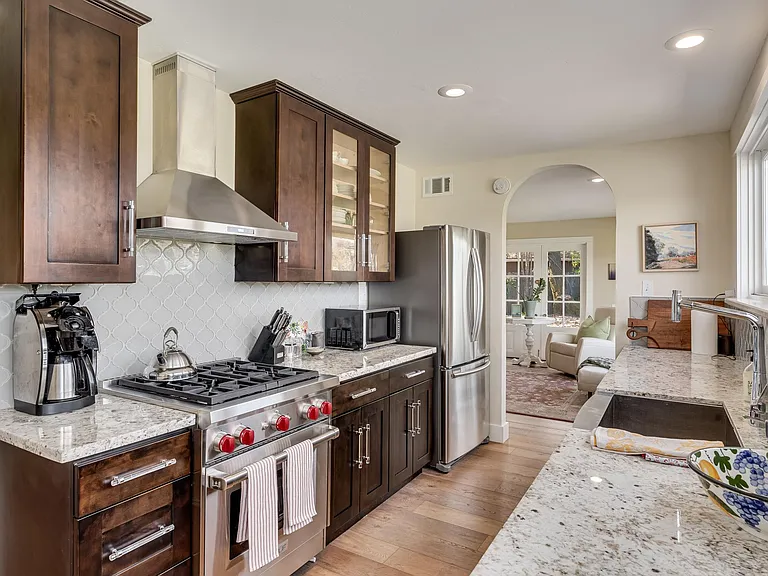 1398 Community Dr — Photo 26