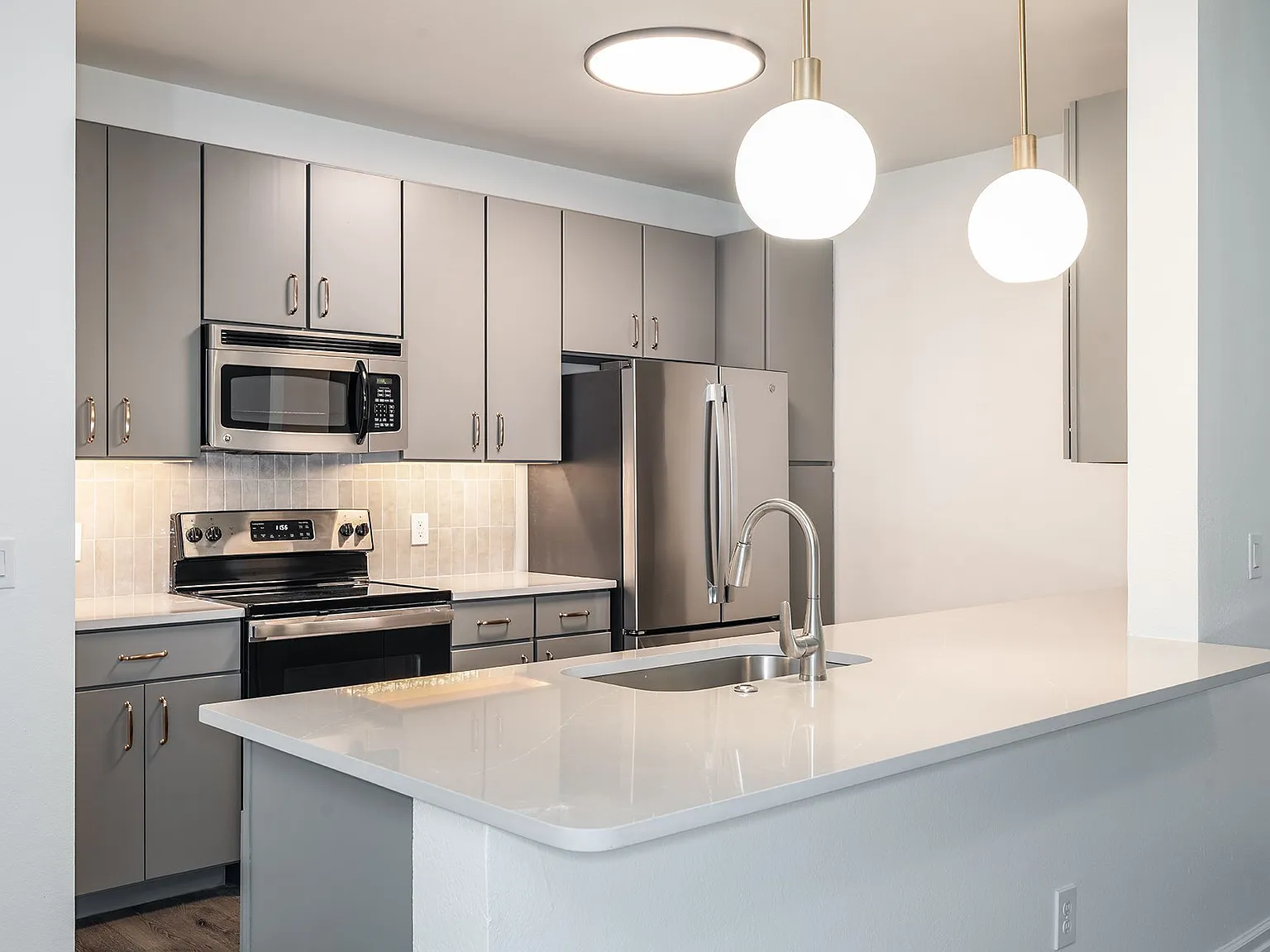 Mosaic Westshore Apartments — Photo 4