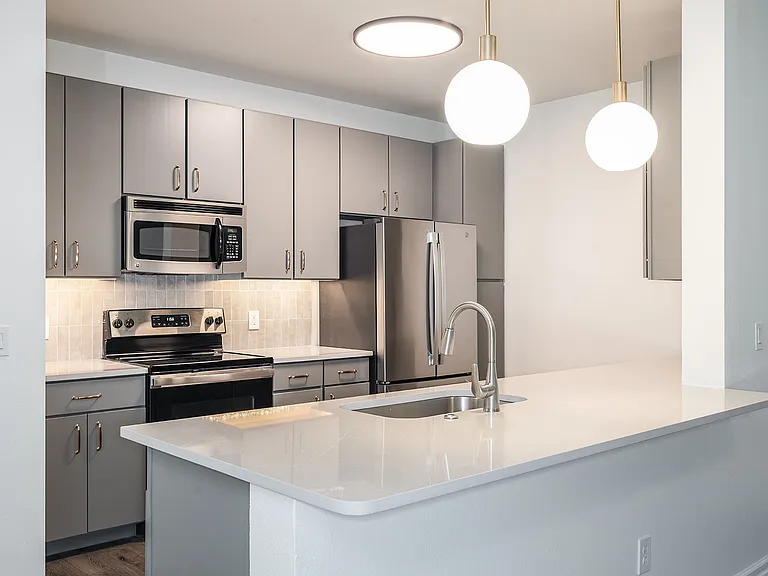 Mosaic Westshore Apartments — Photo 4