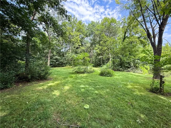 E 323rd St, Harrisonville, MO 64701