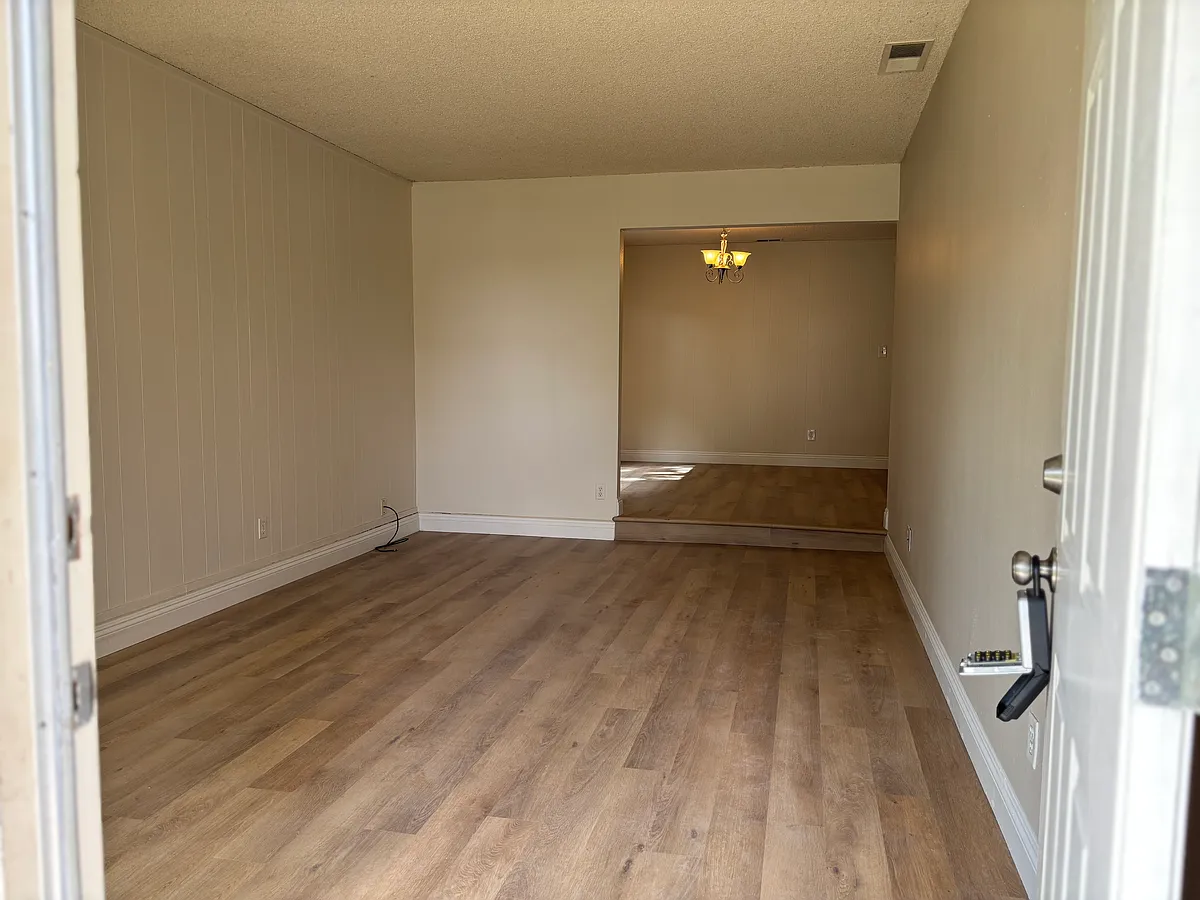 Building Photo - 6075 Peoria Dr