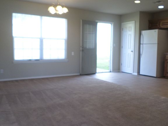 4th image of 906 Pebble Brk