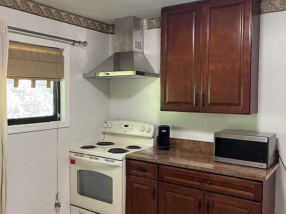 3rd image of 1 Tamara Ct