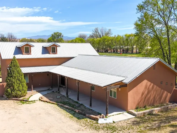 712 Sunset Dr, Espanola, NM 87532