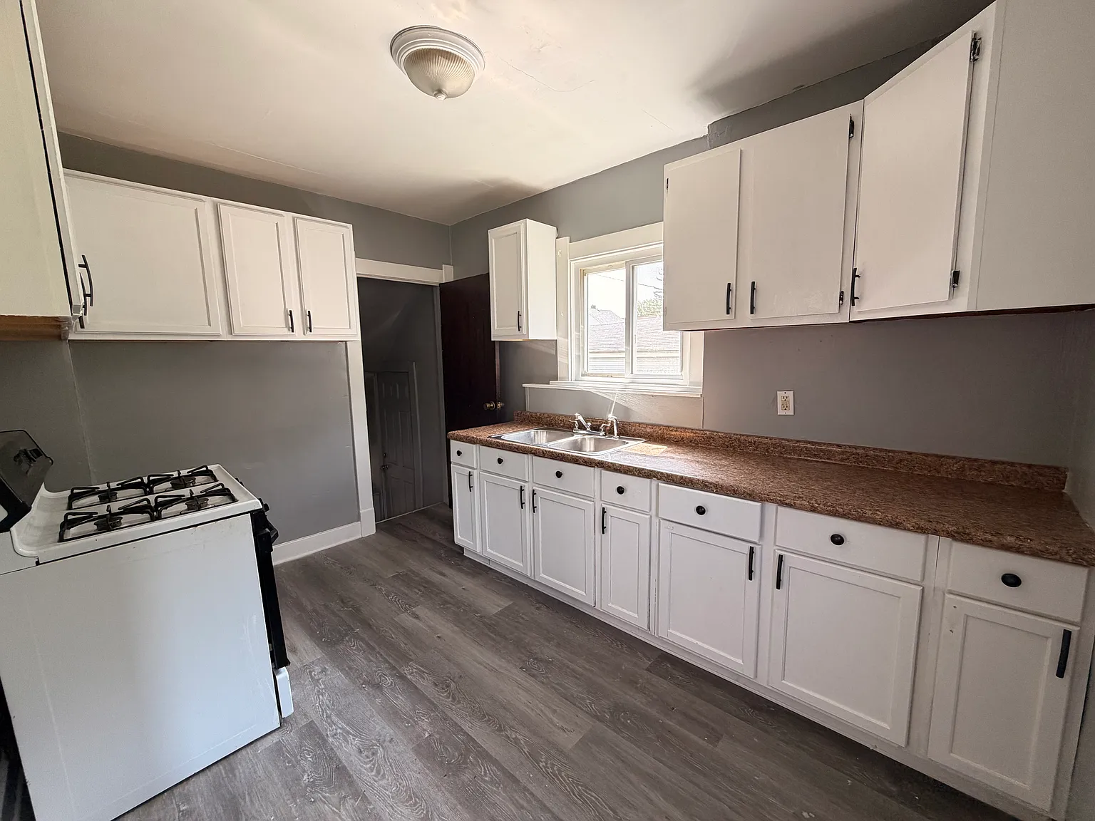 3 bed, 946 sqft, $1,150 — Photo 3