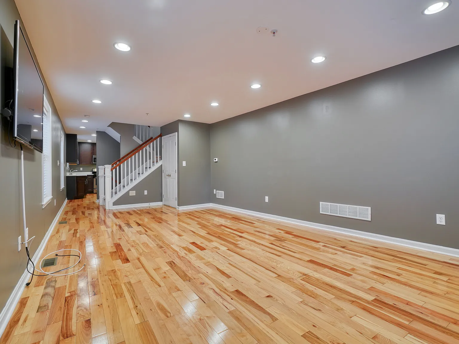 64 E Heath St — Photo 3